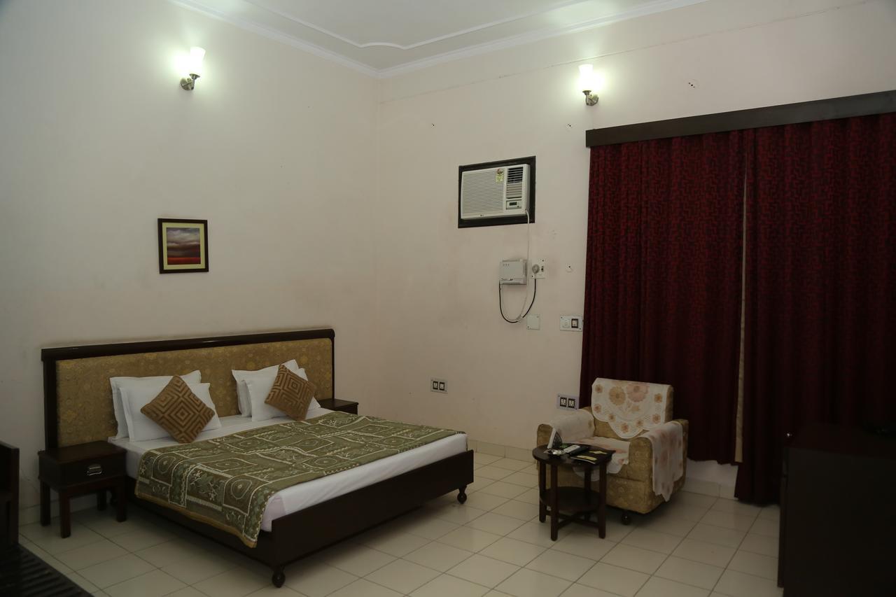 Gulmohar Sariska Resort Bairat Экстерьер фото